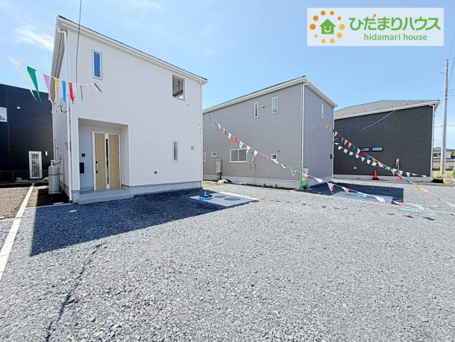 ひたちなか市平磯町第2　新築戸建　2号棟の駐車場|ご家族でお車に乗る方に！駐車場2台分あります！