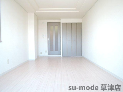 【寝室】 | プロニティ岡出 | 広くて明るい寝室