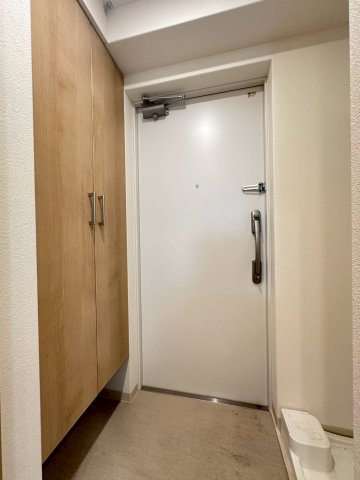 ロイス南茨木の玄関