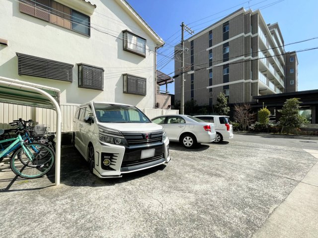 南塚口ハイツの駐車場