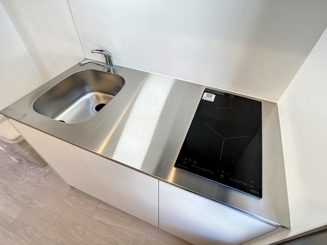 Ruygo神楽坂のキッチン|システムキッチン（2口IHコンロ）