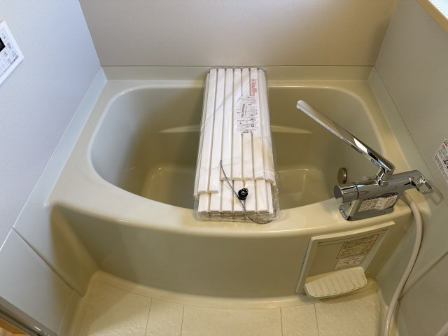 ソレジオ新町　Aの浴室