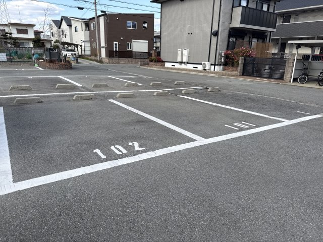 ソレジオ新町　Aの駐車場