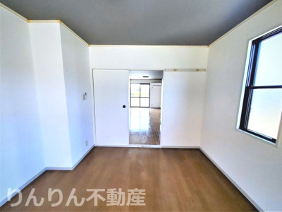 【内装】 | コーポマルハA・B・C | 明るい色調の室内です