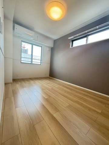 アンジュ茨木の洋室