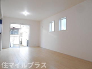【居間・リビング】 | 郡山市安積荒井3丁目新築一戸建て2棟 | ゆったり過ごせるリビングです