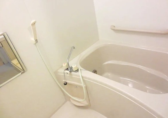 柏市弥生町のアパートの浴室