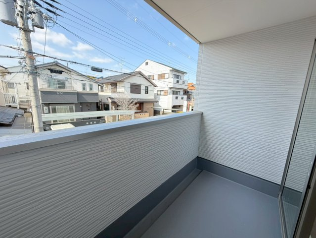 山田車塚町　Ⅲ期２号地のバルコニー|【２号地】
バルコニーから取り入れたお洗濯物はそのままCLに収納できる家事楽同線です。（R8.3撮影）