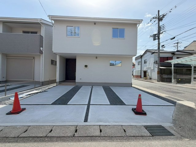 山田車塚町　Ⅲ期２号地の外観|【２号地】
ＺＥＨ水準省エネ住宅で、夏は涼しく冬はあたたかく、エネルギー効率に配慮されたお住まいに♪（R8.3撮影）