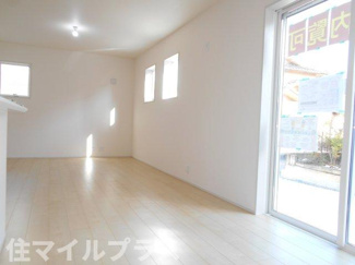 【居間・リビング】 | 郡山市安積荒井3丁目新築一戸建て2棟 | おしゃれな居間です