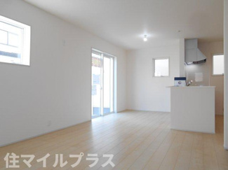 【居間・リビング】 | 郡山市安積荒井3丁目新築一戸建て2棟 | ゆったり過ごせるリビングです
