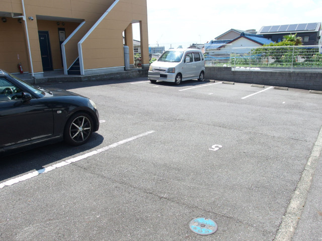 宇緒夢　弐番館の駐車場