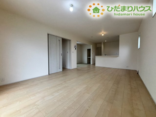 鴻巣市松原3期　新築戸建　リーブル05の前面道路含む現地写真