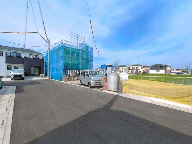 鴻巣市松原3期　新築戸建　リーブル05の前面道路含む現地写真