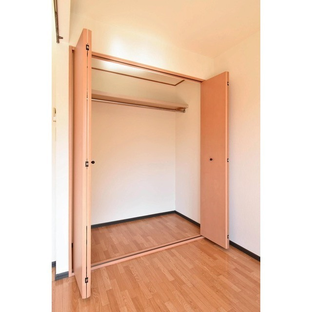 ロイヤルハイツB棟の収納|便利な収納スペースです※同タイプのお部屋になります。