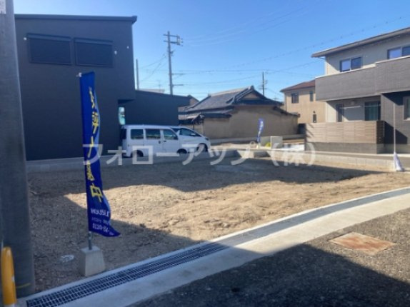 リーブルガーデン岸和田市磯上町6期１号棟の前面道路含む現地写真