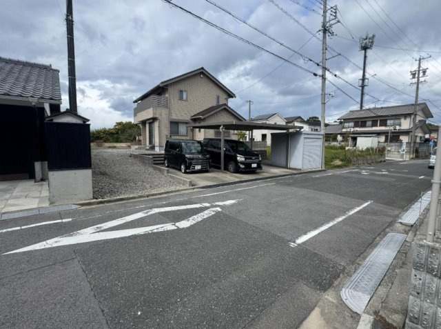常滑市新田町２丁目　売り土地の前面道路含む現地写真