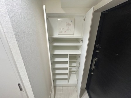 クレストコート西巣鴨の玄関