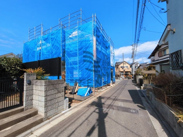 【前面道路含む現地写真】 | 西東京市泉町１丁目　新築戸建て　２号棟 | 落ち着いた低層住宅街の一角、静かな暮らしを送れます