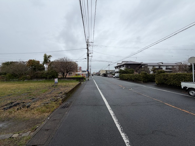 都城市広原町の売地の前面道路含む現地写真