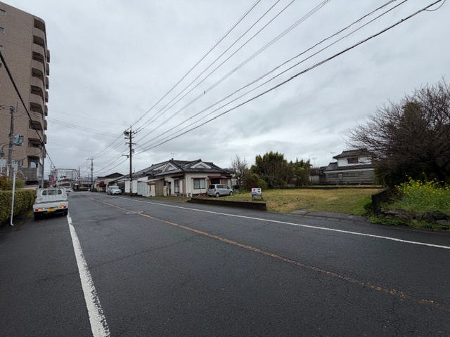 都城市広原町の売地の前面道路含む現地写真