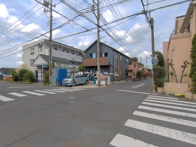越谷市宮本町1期　新築一戸建ての前面道路含む現地写真