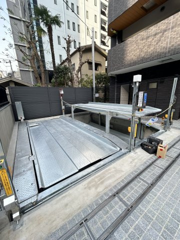 コンフォリア・リヴ博労町一丁目Qの駐車場
