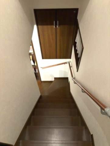 灘区青谷町4丁目の内装|階段の上すらも収納にしてしまうハイセンス！
デッドスペースを一切作らず、有効活用する貴重な収納！
収納ボックスなどを配置して使えば、多様な使い方が出来、収納の幅が広がります！
