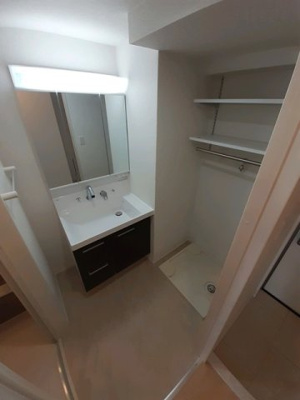 【洗面所】 | ゼファーひまわり | スペースが確保できる洗面所です