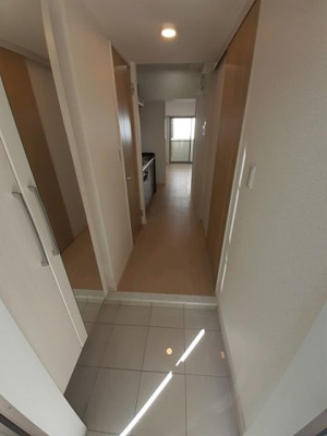 【玄関】 | ゼファーひまわり | 収納もある玄関です