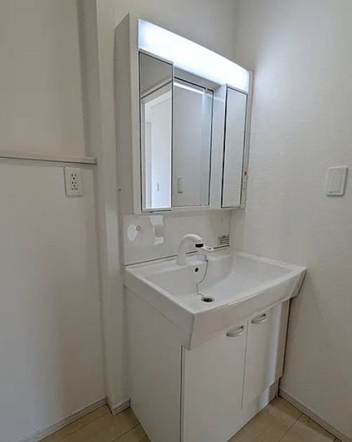 【中古】川越市豊田町中古住宅の独立洗面台|朝の身支度に欠かせない洗面台です！