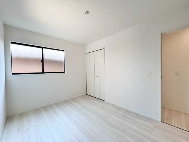 亀山市山下町 第1期 新築戸建【全3棟】の洋室