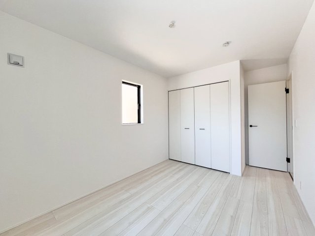 亀山市山下町 第1期 新築戸建【全3棟】の洋室