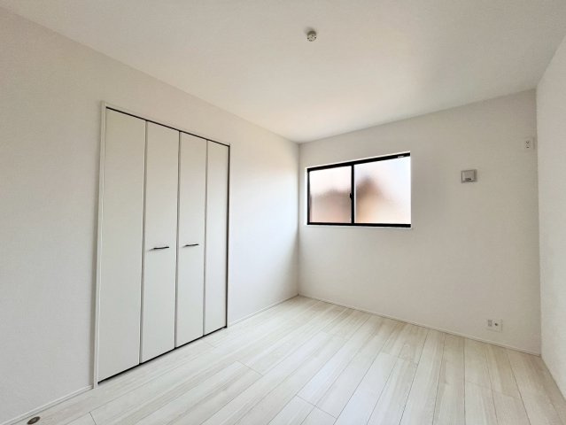 亀山市山下町 第1期 新築戸建【全3棟】の洋室