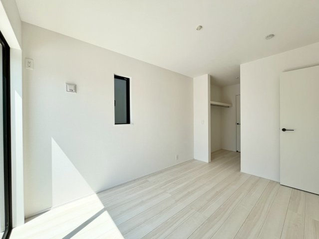 亀山市山下町 第1期 新築戸建【全3棟】の洋室
