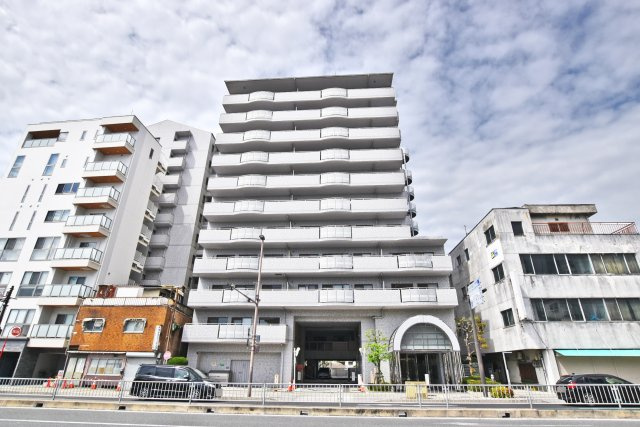 伊丹中央シティハウスの外観|全室バルコニーに面した陽当り良好の3LDKです。詳しくはお気軽にお問い合わせください。