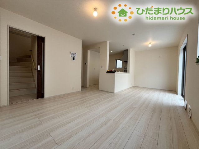鴻巣市松原3期　新築戸建　リーブル04の居間・リビング