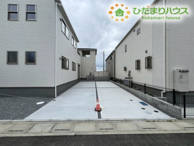 鴻巣市松原3期　新築戸建　リーブル04の駐車場