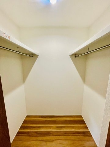 西京極徳大寺団子田町　新築参考Aプランの完成予想図|【施工例】
３階の各居室にウォークインクローゼットを配置し、たっぷり収納が可能に！お洋服以外にも掃除機やスーツケースなども一箇所に集約できるのが魅力です！