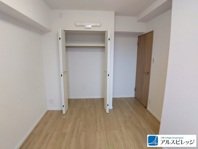 ライオンズマンションみずほ台の収納|クローゼット付き（洋室4.8帖）