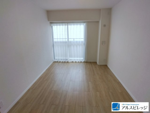 ライオンズマンションみずほ台の洋室|たっぷりの陽光が嬉しい洋室7.2帖
