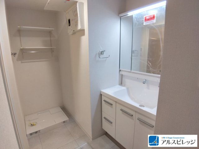 ライオンズマンションみずほ台の洗面所|ホワイトを基調にした清潔感ある洗面所