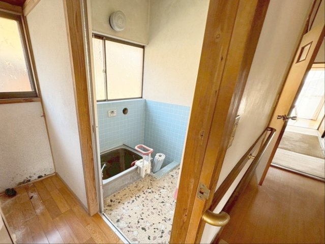 佐賀県杵島郡大町町 中古戸建の浴室|窓付きなので、しっかりと換気ができます！