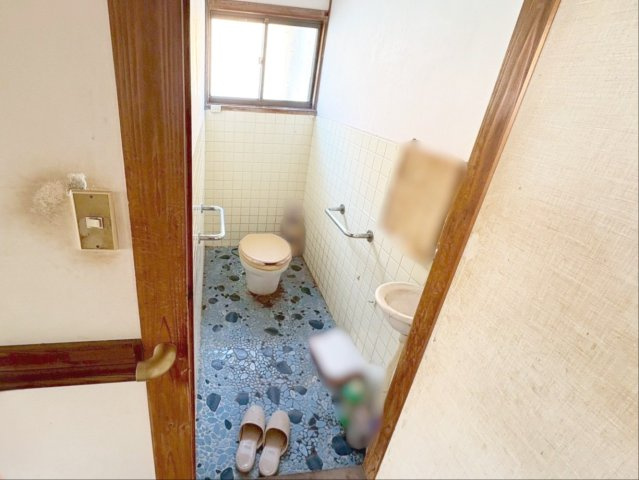 佐賀県杵島郡大町町 中古戸建のトイレ|採光が取れた明るいトイレです！