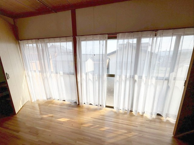 佐賀県杵島郡大町町 中古戸建の内装|南側からの明るい自然光が入る広縁！