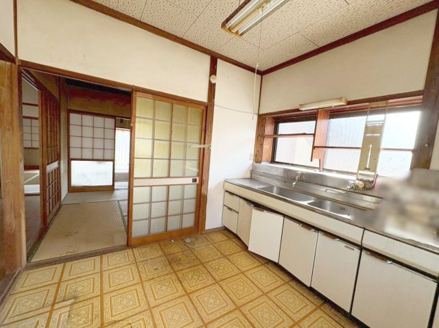 佐賀県杵島郡大町町 中古戸建のキッチン|ダブルシンクのキッチンです！