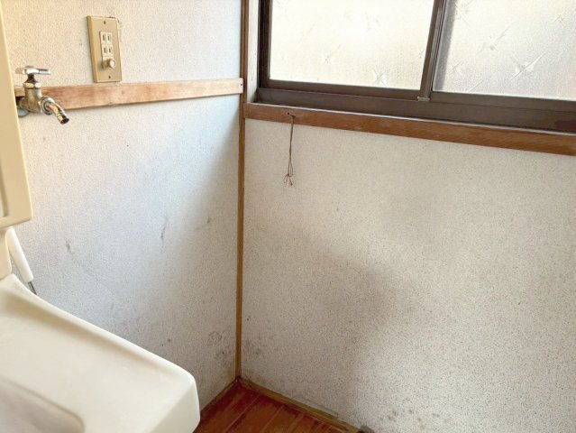 佐賀県杵島郡大町町 中古戸建のランドリースペース|窓付きで、脱衣所にこもりがちな湿気を換気できます！