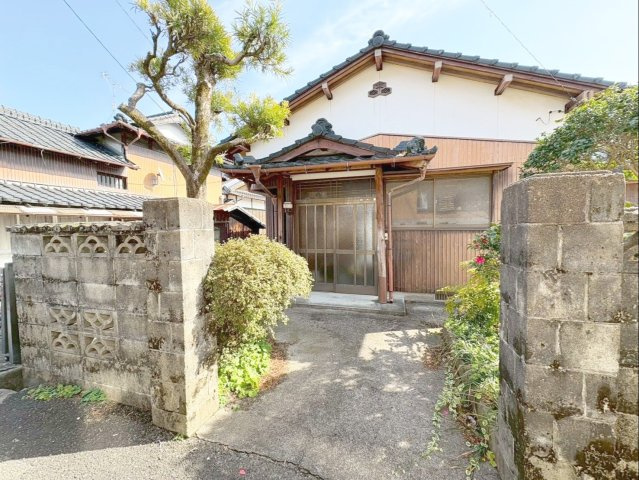 佐賀県杵島郡大町町 中古戸建の外観|門構えのある落ち着いた外観です！