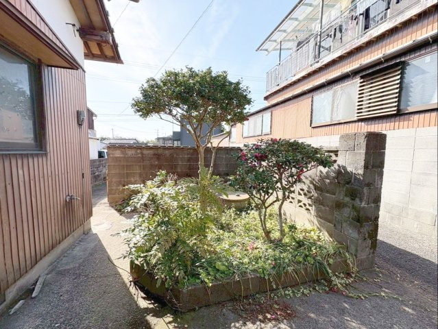 佐賀県杵島郡大町町 中古戸建の庭|ちょうど良い広さの庭付き住宅！
