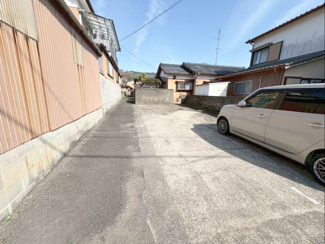 佐賀県杵島郡大町町 中古戸建の駐車場|自転車やバイクもゆったり置ける広さです！